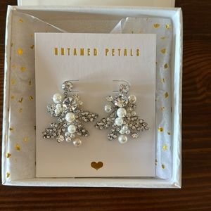 Untamed Petals earrings